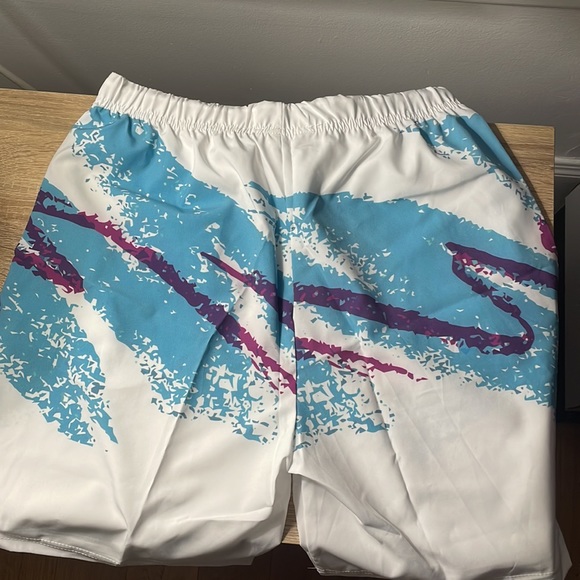 Patterned Beach Shorts - Picture 6 of 6